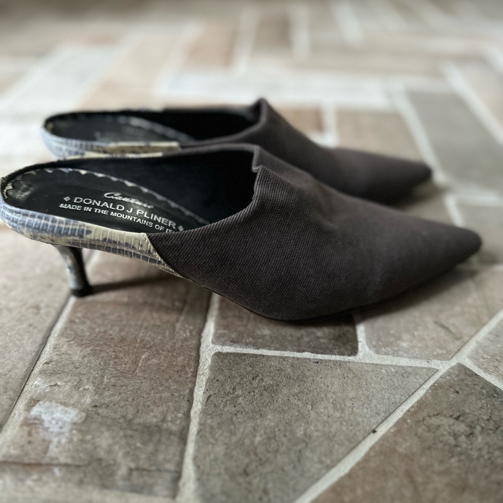 Donald Pliner Couture size 6.5 Kitten Heel mules